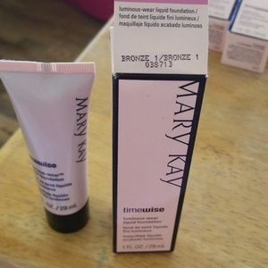 Mary Kay Luminous wear Liquid Foundation Bronze 1